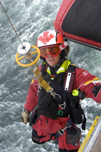 Then-Warrant Officer Keith Mitchell, working from below the Cormorant helicopter during 413 (Transport and Rescue) Squadron exercises in 2008. PHOTO: DND file