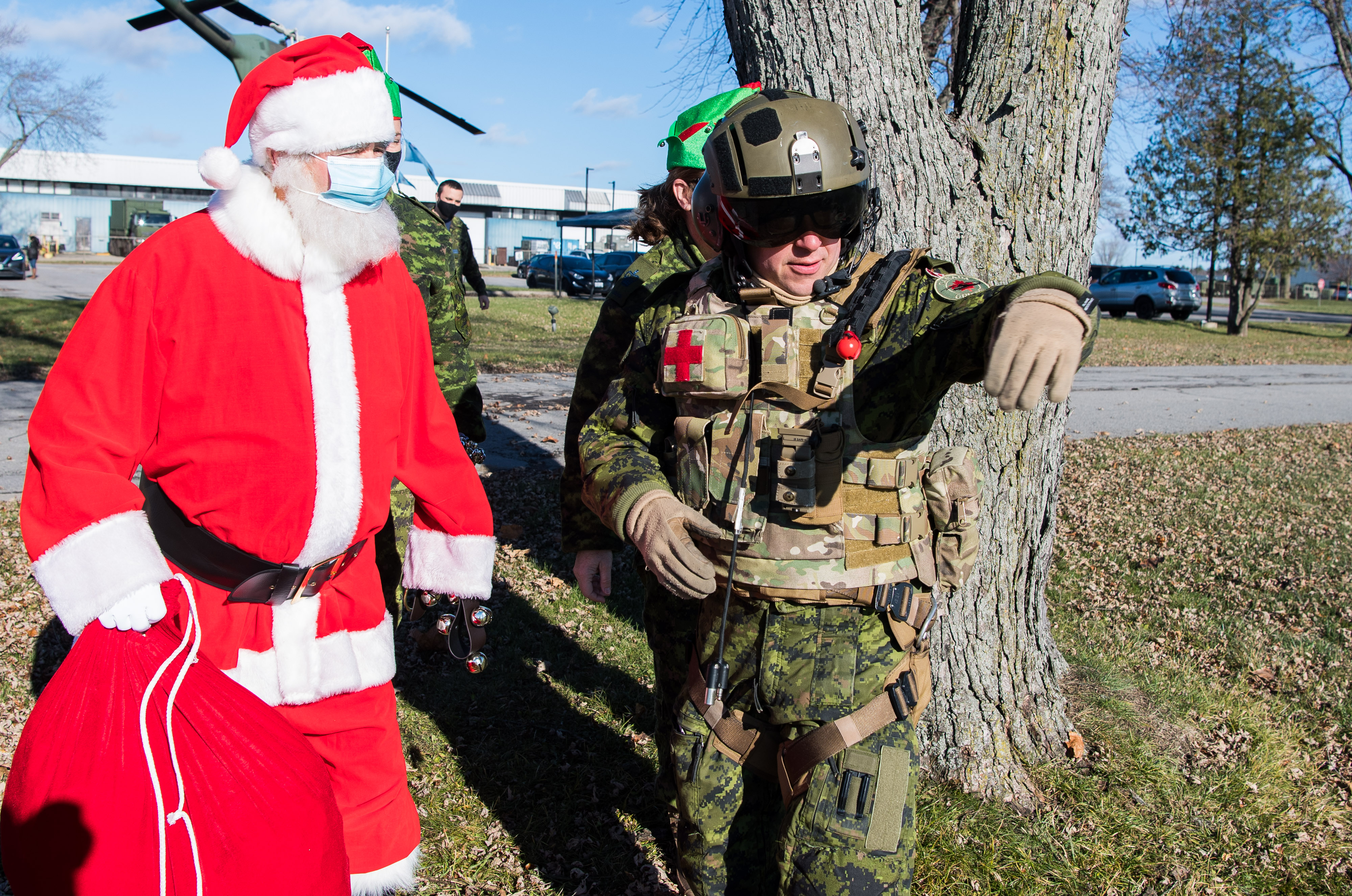 Santa with the help of a One Wing Air Lift and some elves volunteering from Canadian Forces Base Kingston delivers some presents to the children at Kingston General Hospital. Canadian Forces Base Kingston, Ontario. 03 December, 2021.